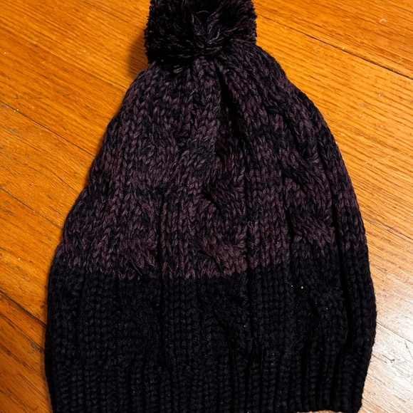 LOOK by M. Chunky Cable Knit Self Pom Beanie Plum/Black NWOT - Picture 2 of 6